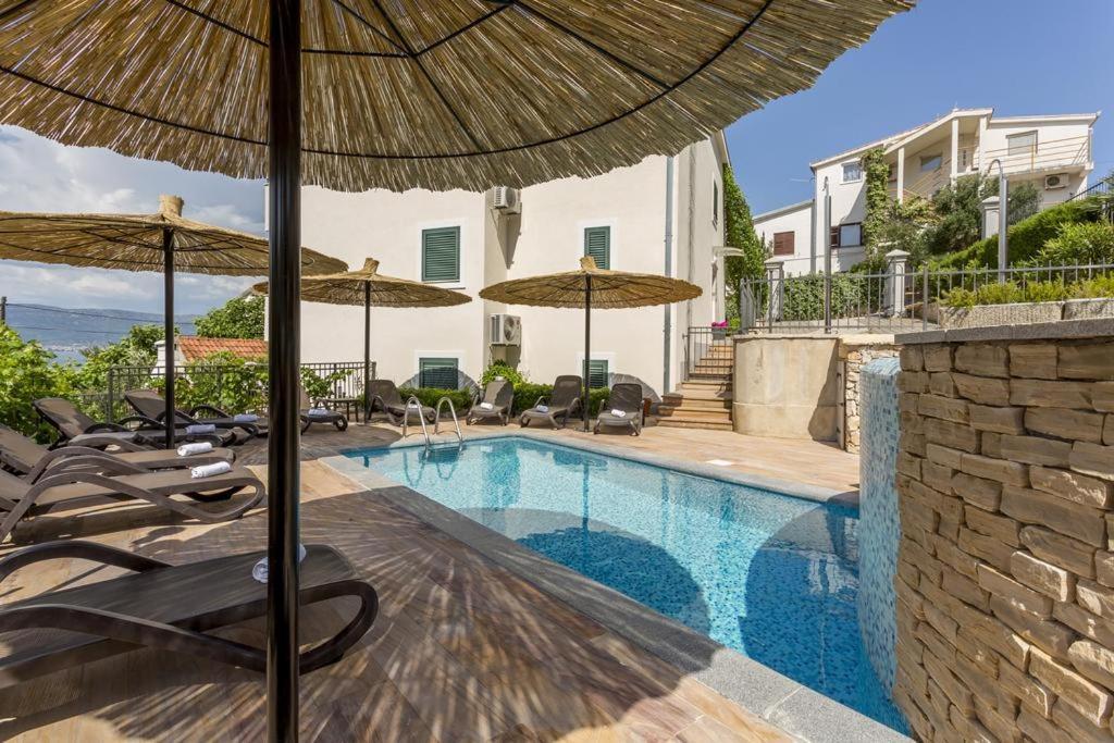 Apartment Emily Слатине Экстерьер фото